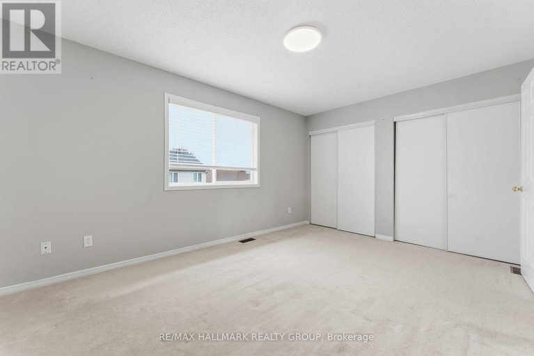 29024114/1072-brasseur-crescent/fallingbrookgardenway-south/ottawa/ontario/K4A5A1_27