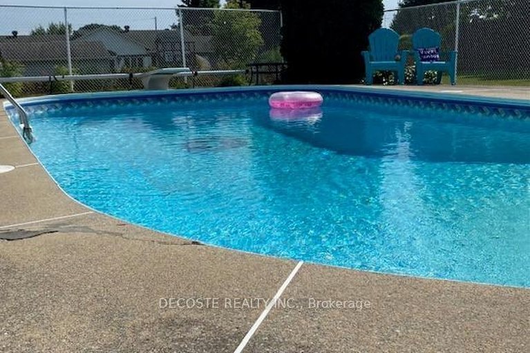 29630815/100-macleod-crescent/alexandria/north-glengarry/ontario/K0C1A0_36