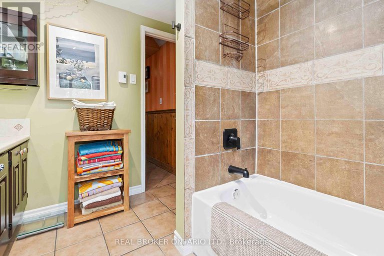 28470618/190-woods-road/constance-bay/ottawa/ontario/K0A3M0_30