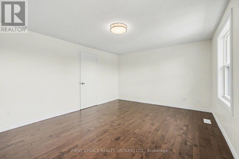 29457498/883-lawnsberry-drive/chatelaine-village/ottawa/ontario/K1E1Y2_19