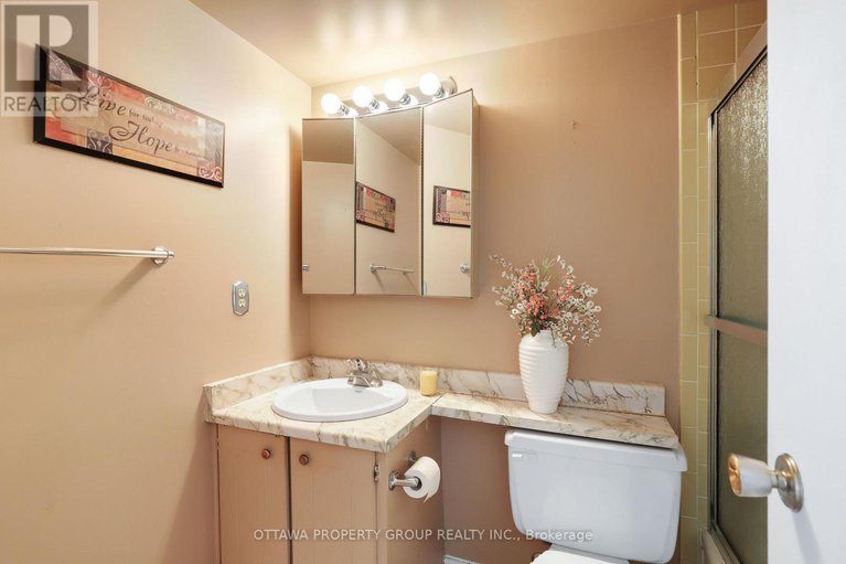 28628193/913-555-brittany-drive/viscount-alexander-park/ottawa/ontario/K1K4C5_18