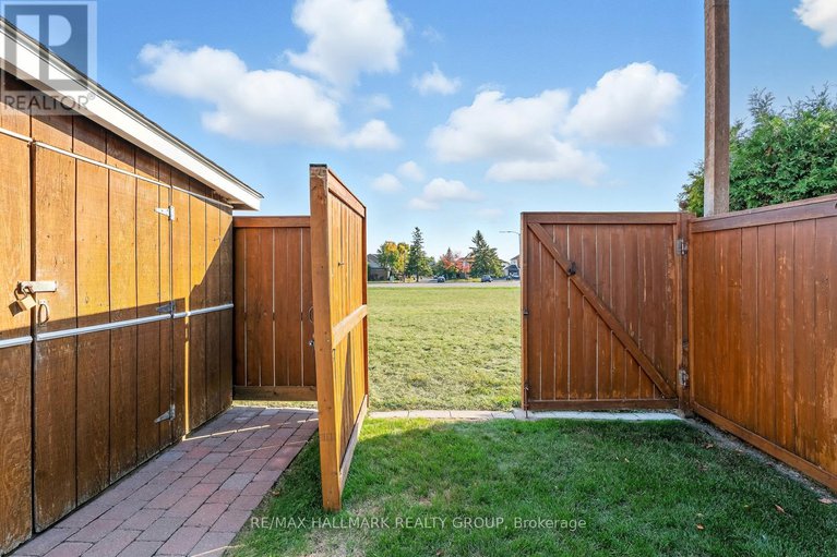 28966380/1816-applegrove-court/beacon-hill-south/ottawa/ontario/K1J6S5_12
