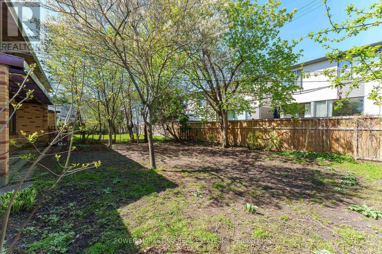 28297699/1244-prince-of-wales-drive/courtland-park/ottawa/ontario/K2C1M9_19