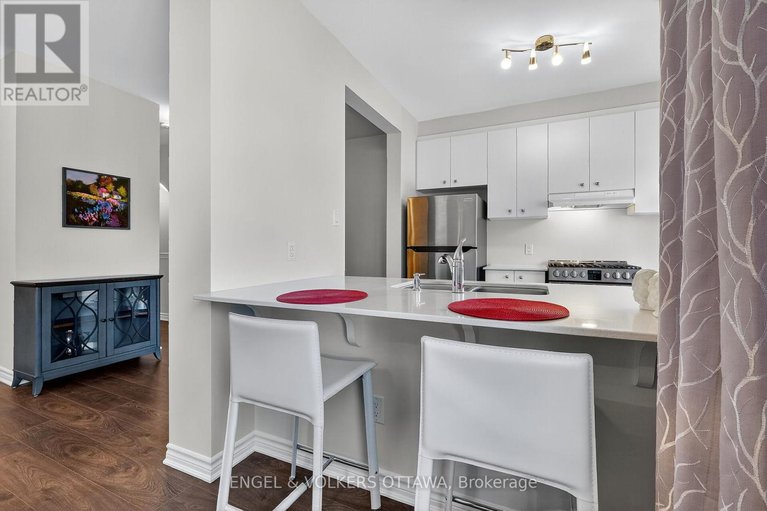 29023923/827-kiniw-private-se/cfb-rockcliffe-and-area/ottawa/ontario/K1K5A3_10