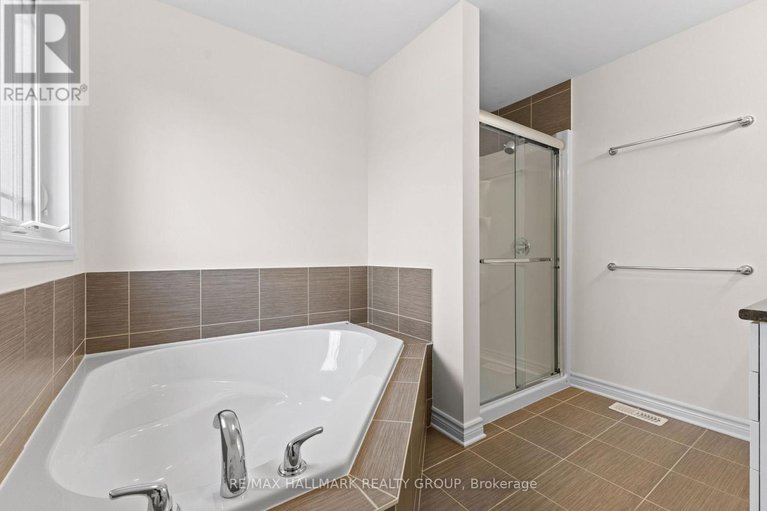 29121099/420-barrick-hill-road/emerald-meadowstrailwest/ottawa/ontario/K2M0H7_23