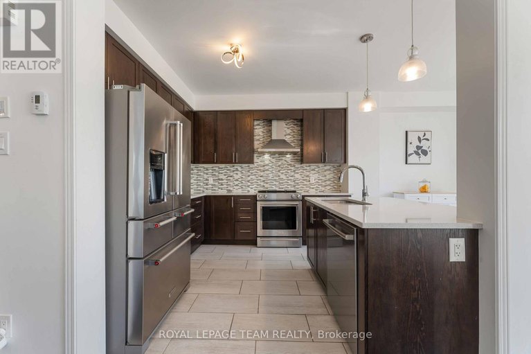 28929396/359-melodie-street/mer-bleuebradley-estatesanderson-park/ottawa/ontario/K1W0L8_10