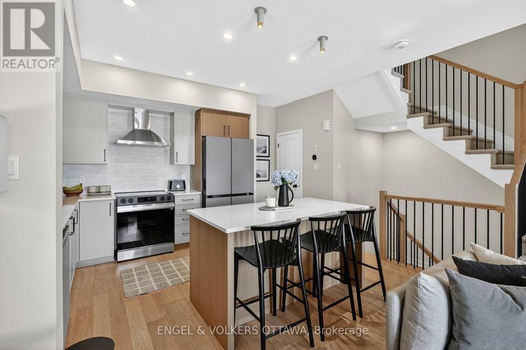 29646069/1764-crux-road/mer-bleuebradley-estatesanderson-park/ottawa/ontario/K1W0W7_13