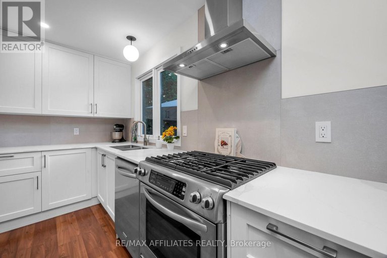 29158864/22-inuvik-crescent/katimavik/ottawa/ontario/K2L1A2_15