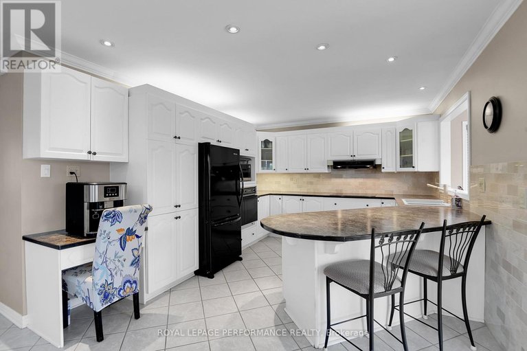 29673888/401-phoenix-crescent/bilberry-creekqueenswood-heights/ottawa/ontario/K1E1V6_13