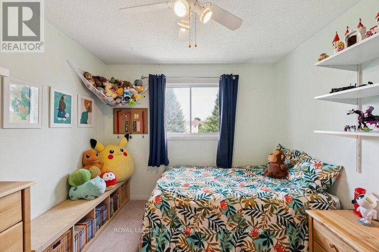 28591914/1869-hennessy-crescent/fallingbrookgardenway-south/ottawa/ontario/K4A3X8_31