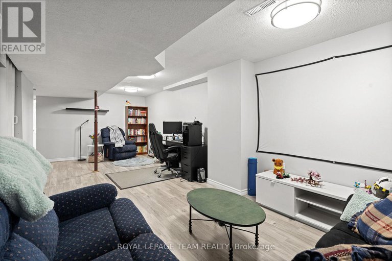 29049397/1578-cheevers-crescent/fallingbrookpineridge/ottawa/ontario/K4A2J8_34