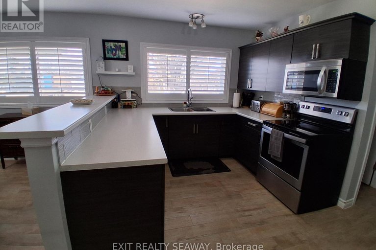 29536081/6731-gilmore-hill-street/south-glengarry-charlottenburgh-twp/south-glengarry/ontario/K6H7J3_11