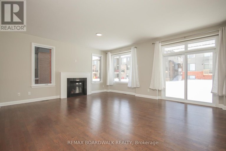 29643947/74-michael-stoqua-street/cfb-rockcliffe-and-area/ottawa/ontario/K1K5A2_4