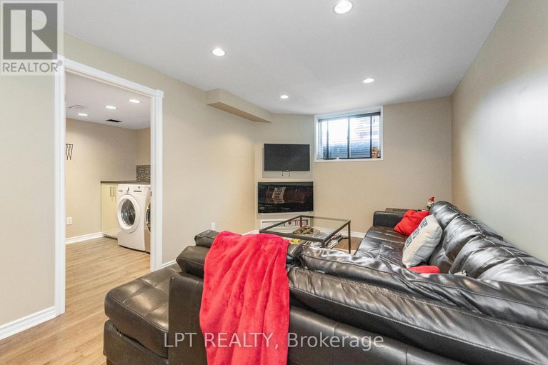 28801057/950-torovin-private/pineview/ottawa/ontario/K1B0A7_19