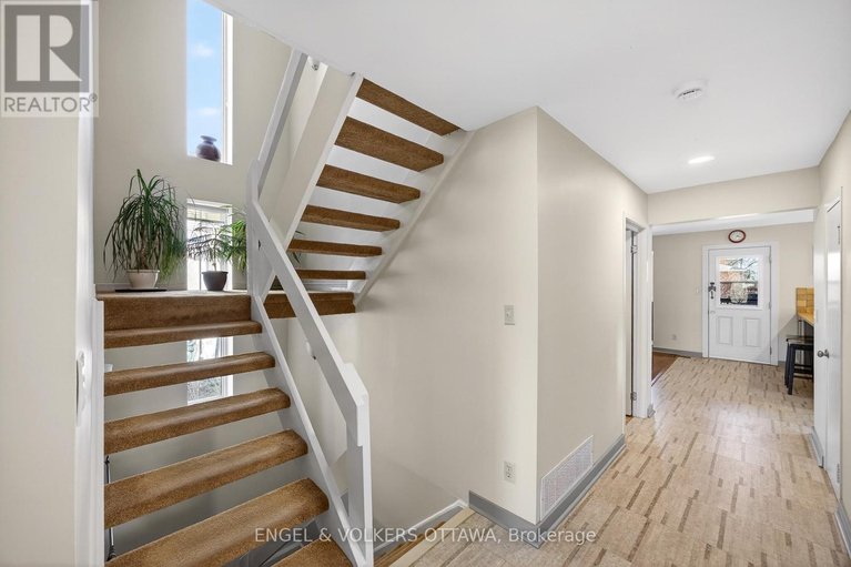 29617139/424-lochaber-avenue/westboro-west/ottawa/ontario/K2A0A6_29