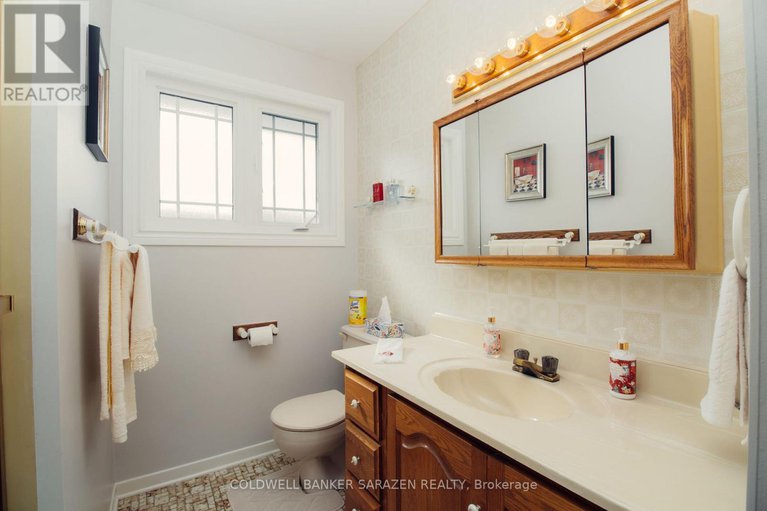 27983811/2435-heaton-avenue/elmvale-acres/ottawa/ontario/K1G1J1_11