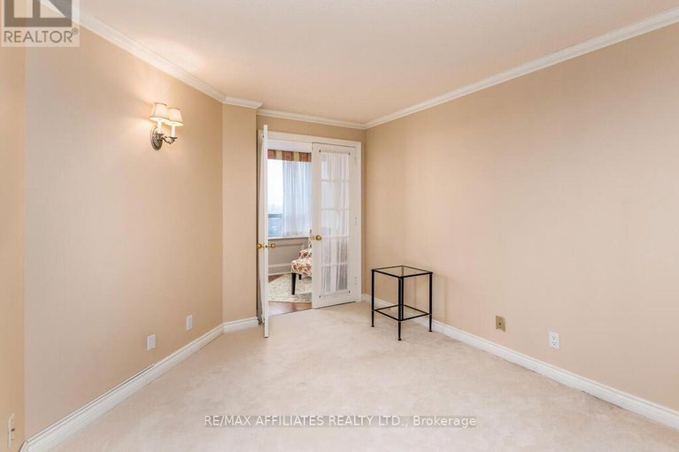 28251371/914-80-sandcastle-drive/leslie-park/ottawa/ontario/K2H9E7_21