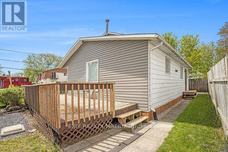 28312365/203-castor-street/village-of-russell/russell/ontario/K4R1C7_25