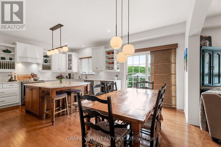 28434299/421-keith-crescent/mer-bleuebradley-estatesanderson-park/ottawa/ontario/K1W0A2_18