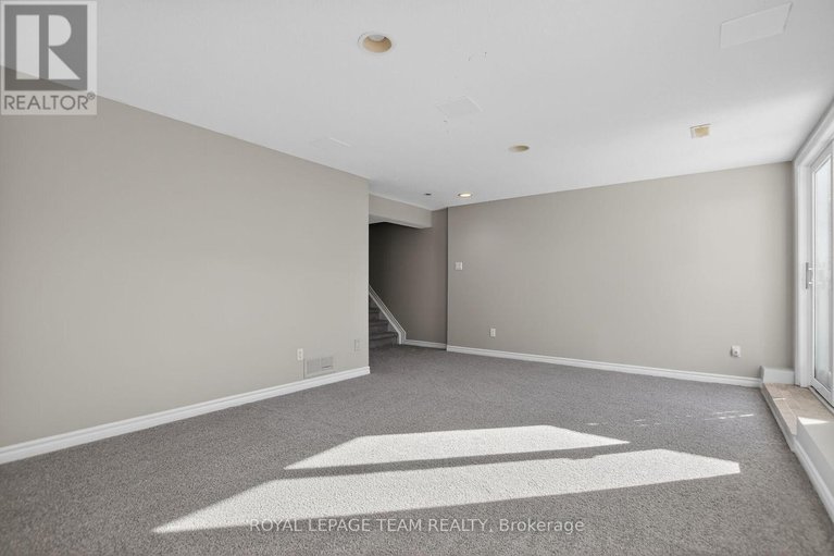 29368219/48-saddlesmith-circle/emerald-meadowstrailwest/ottawa/ontario/K2M2Y9_35