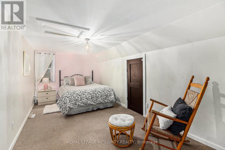 28820811/484-whitney-street/winchester/north-dundas/ontario/K0C2K0_21
