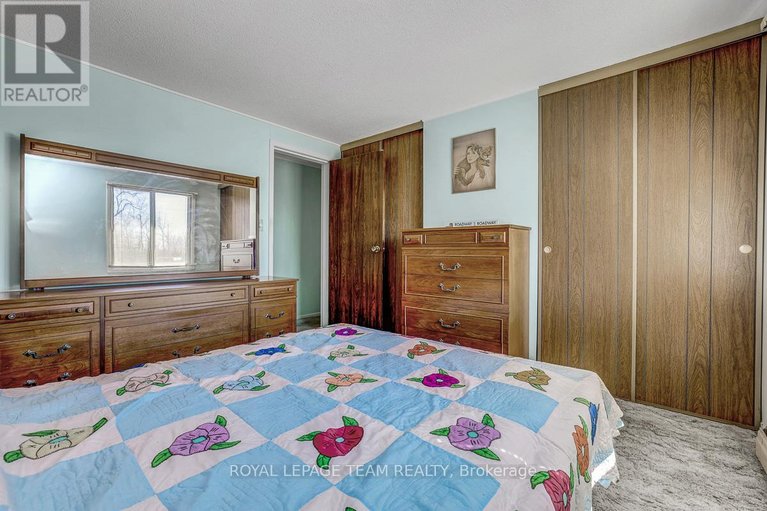 29655714/5523-mitch-owens-road/manotick-south-to-roger-stevens/ottawa/ontario/K1X1C2_15