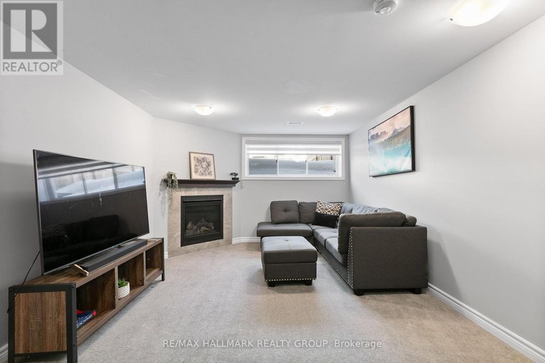 29420686/813-miikana-road/blossom-parkkemp-parkfindlay-creek/ottawa/ontario/K1X0G5_24