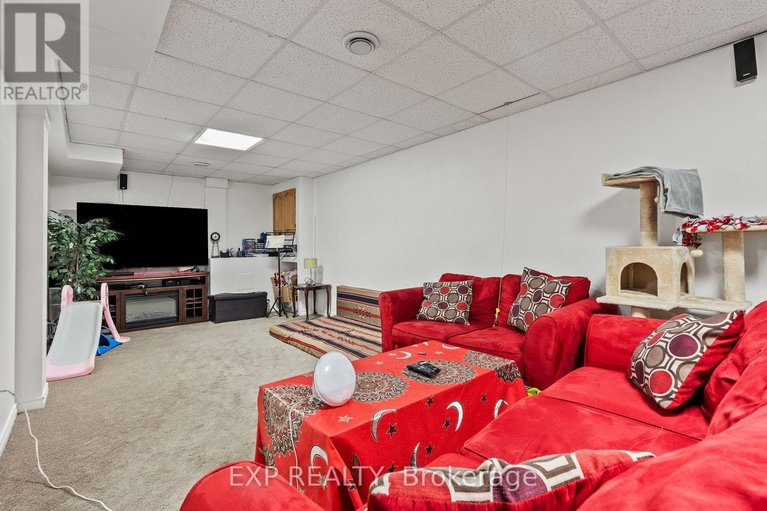 29638664/1582-blohm-drive/hunt-club-park/ottawa/ontario/K1G5K4_33