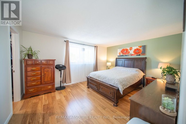 28869002/198-hoylake-crescent/bilberry-creekqueenswood-heights/ottawa/ontario/K1E2M8_22