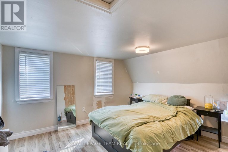 28435512/24-mercer-street/almonte/mississippi-mills/ontario/K0A1A0_19