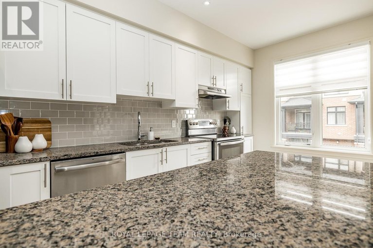 28349259/80-stockholm-private/riverside-southgloucester-glen/ottawa/ontario/K4M0G9_19