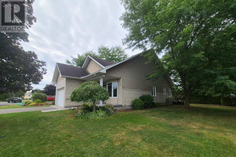 28854316/4294-schell-street/south-dundas-williamsburgh-twp/south-dundas/ontario/K0C2H0_1