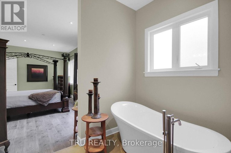28474227/7909-parkway-road/osgoode-twp-north-of-reg-rd-6/ottawa/ontario/K0A2P0_15