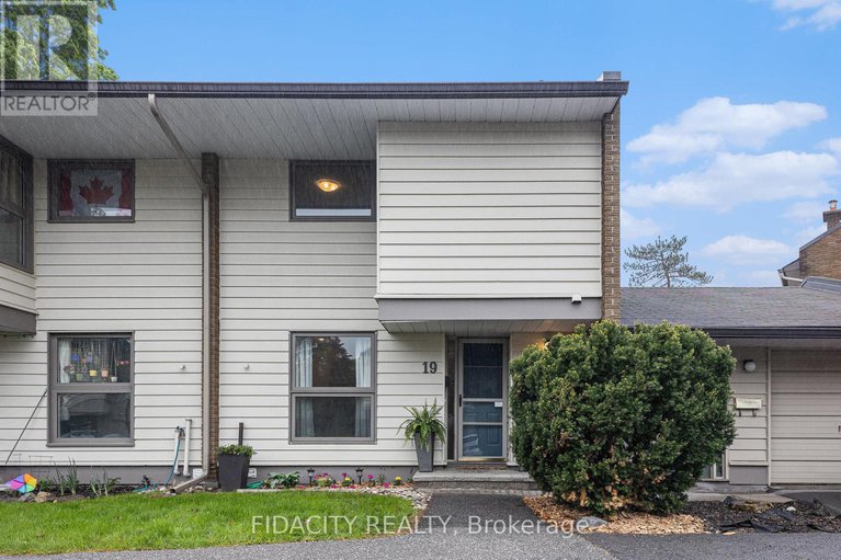 28360689/19-carmichael-court/beaverbrook/ottawa/ontario/K2K1K1_1