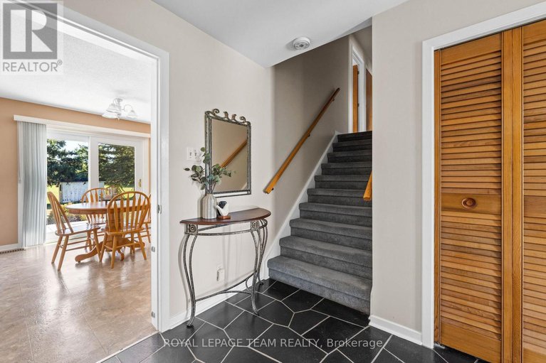 28889906/1640-century-road-e/manotick-south-to-roger-stevens/ottawa/ontario/K0A2E0_25
