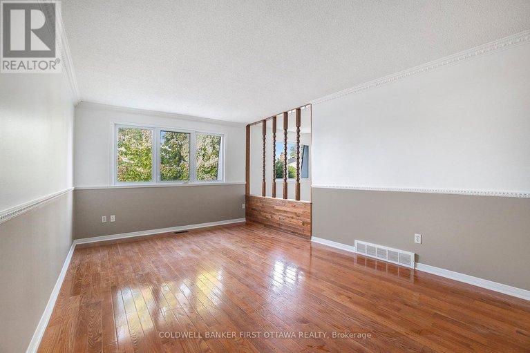 28881410/27-ariel-court/westcliffe-estates/ottawa/ontario/K2H8J1_5