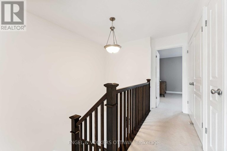 28594229/741-morningstar-way/mer-bleuebradley-estatesanderson-park/ottawa/ontario/K1W0G6_18