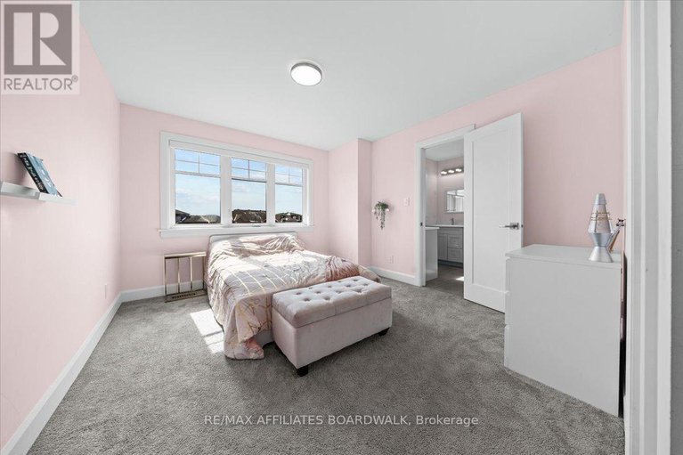 28084122/724-mcmanus-avenue/manotick-village-manotick-estates/ottawa/ontario/K4M0B2_32