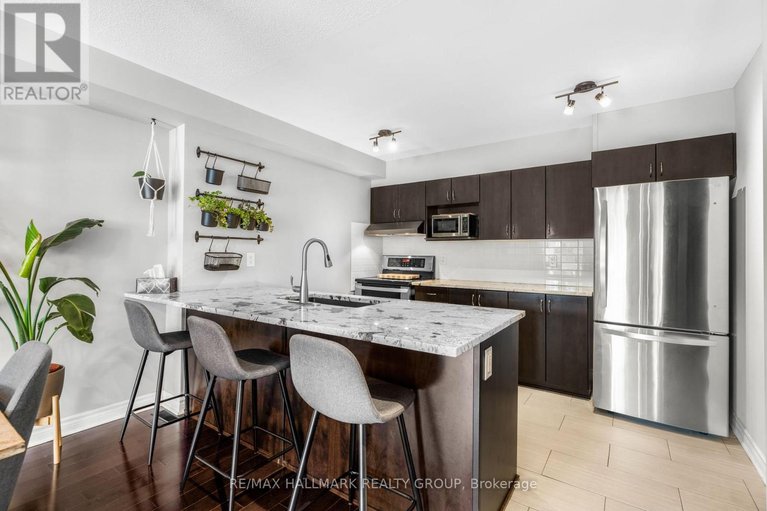 29657776/265-titanium-a-private/convent-glen-north/ottawa/ontario/K1C0A5_14