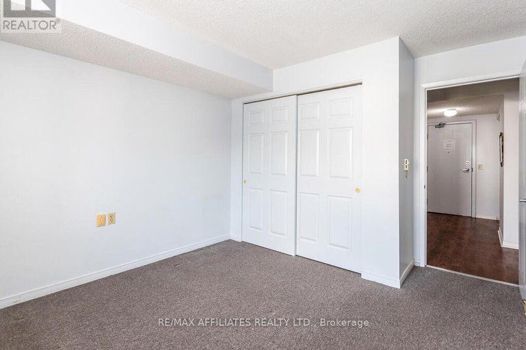 28469653/230-848-seyton-drive/westcliffe-estates/ottawa/ontario/K2H9G6_23