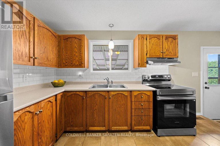 28843846/2303-edward-kidd-crescent/north-gower/ottawa/ontario/K0A2T0_11