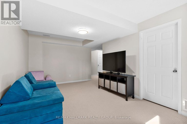 28834905/379-rolling-meadow-crescent/mer-bleuebradley-estatesanderson-park/ottawa/ontario/K1W0A9_26