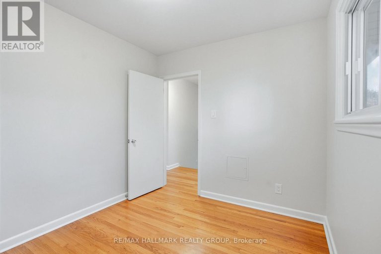 29046798/1760-laxton-crescent/bel-air-heights/ottawa/ontario/K2C2N3_23