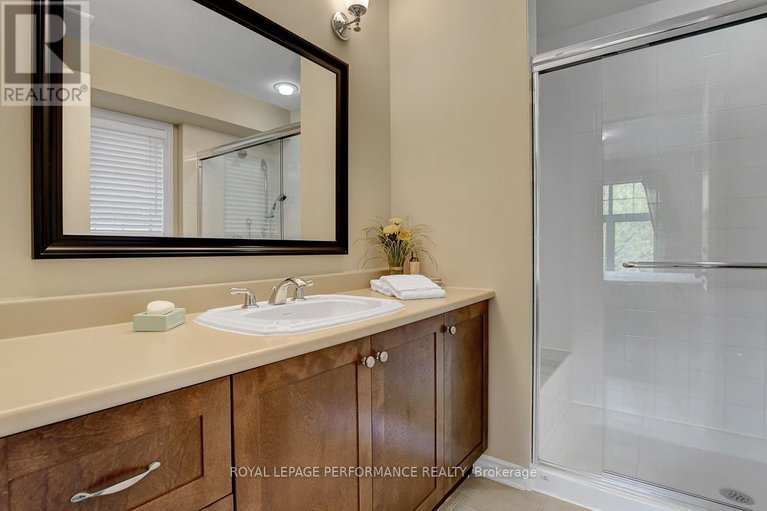 29445829/318-iona-street/westborohampton-park/ottawa/ontario/K1Z7B9_29