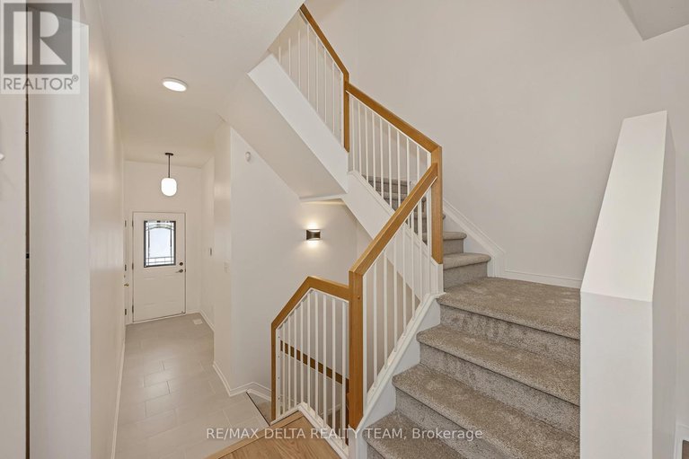 29122908/216-forestcrest-street/chapel-hill/ottawa/ontario/K1C7R5_17