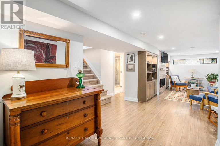 28828284/2088-bangor-street/elmvale-acresurbandale/ottawa/ontario/K1G2X7_18