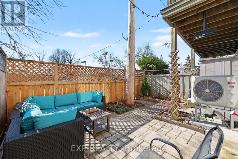 29666141/8-barnaby-private/overbrookcastle-heights/ottawa/ontario/K1K4S4_29