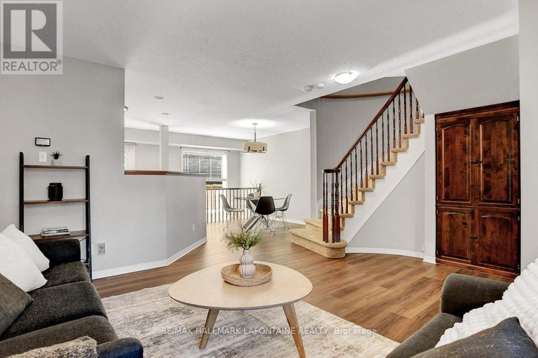 28827853/446-lawler-crescent/chatelaine-village/ottawa/ontario/K4A3Y3_7