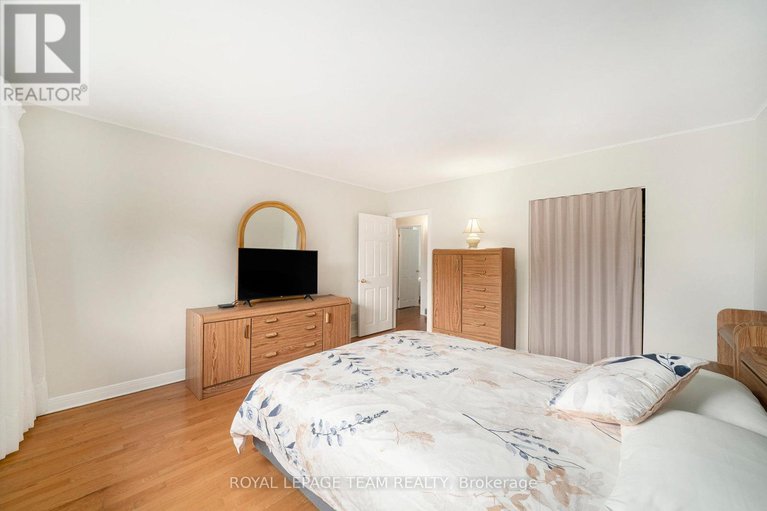 28567254/367-ravenhill-avenue/mckellarhighland/ottawa/ontario/K2A0J5_17