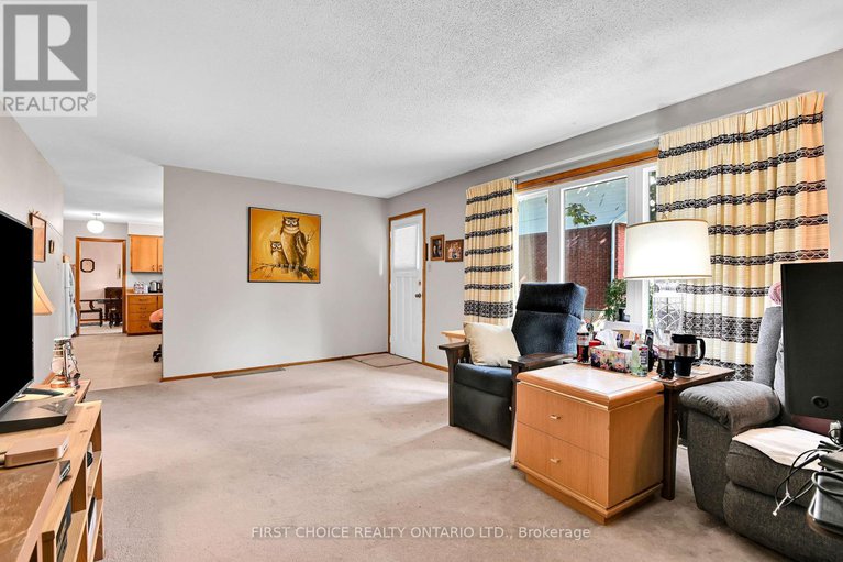 29003190/1577-claymor-avenue/carleton-heights/ottawa/ontario/K2C1T4_16